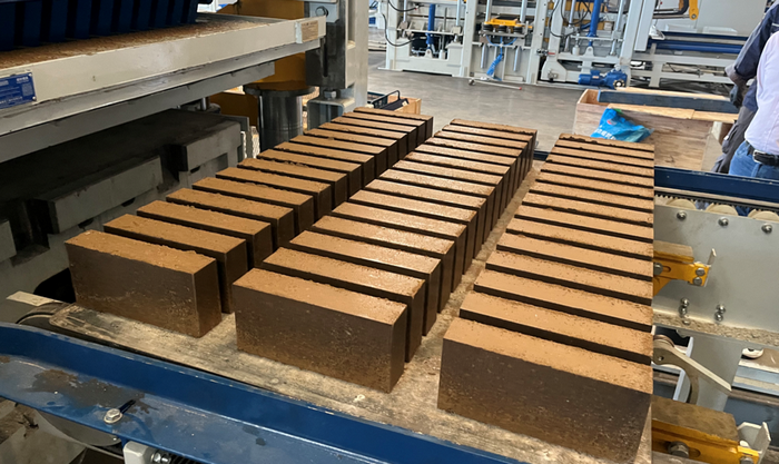 ເຄື່ອງເຮັດດິນຈີ່ອັດຕະໂນມັດ ZN1500 ຊ່ວຍໃຫ້ລູກຄ້າຕາເວັນອອກຂອງຈີນໃນການນໍາໃຊ້ຊັບພະຍາກອນຂີ້ຕົມ